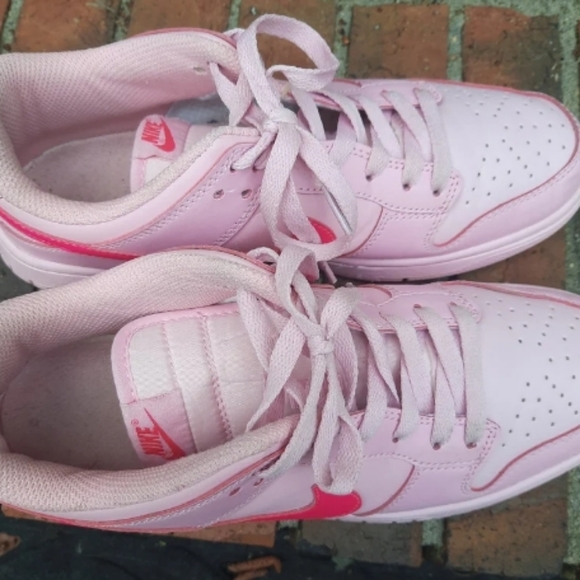 Triple Pink low dunks womens Size US 8.5 - Picture 5 of 11